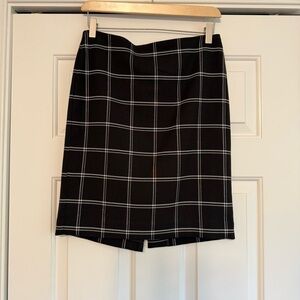 Ann Taylor Factory Petite 2P Black and White Checkered Pencil Skirt Knee-Length